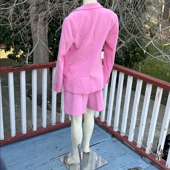 SRP $576 Short Suit Set (2pc) in Blossom - Picture 4 of 7